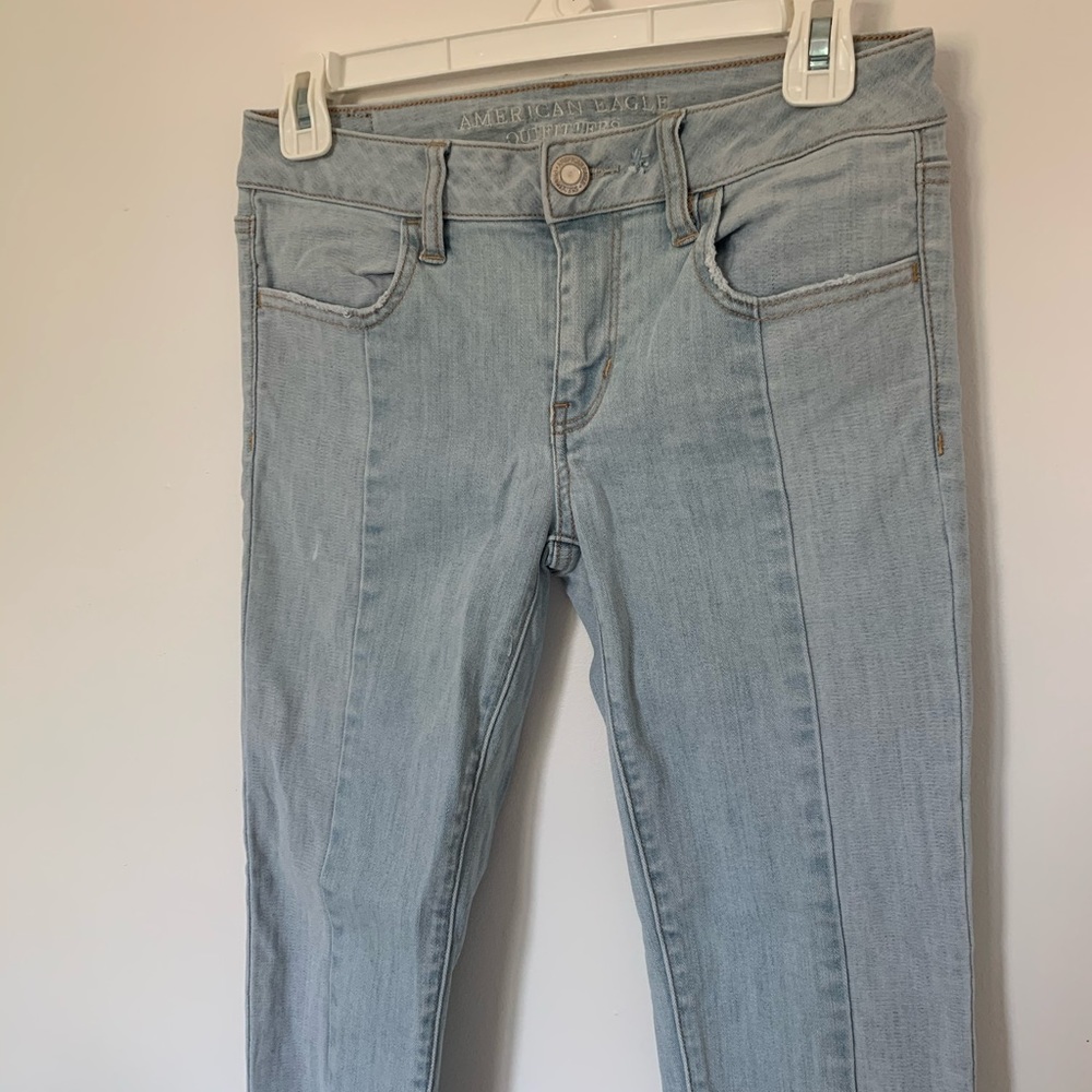 Women’s lightwash jeans